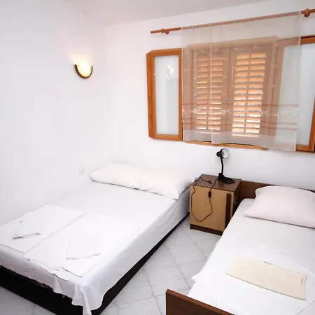 Apartman With Parking Space Stomorska, Solta - 5238 *