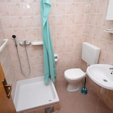 Apartman With Parking Space Stomorska, Solta - 5238 Stomorska