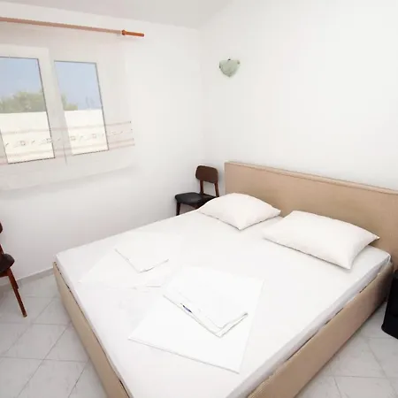 Apartman With Parking Space Stomorska, Solta - 5238