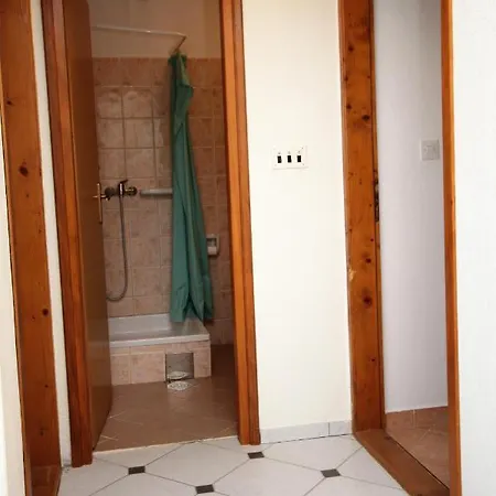 Apartman With Parking Space Stomorska, Solta - 5238