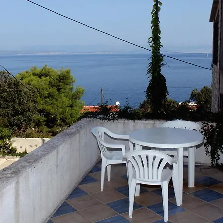 Apartment With Parking Space Stomorska, Solta - 5238