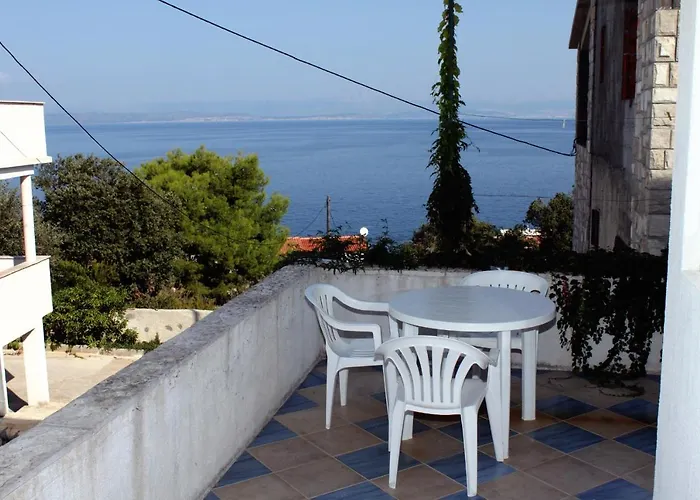 Apartment With Parking Space Stomorska, Solta - 5238